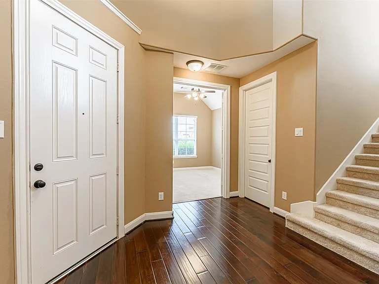 4607 Rockton Hills Ln — Photo 3