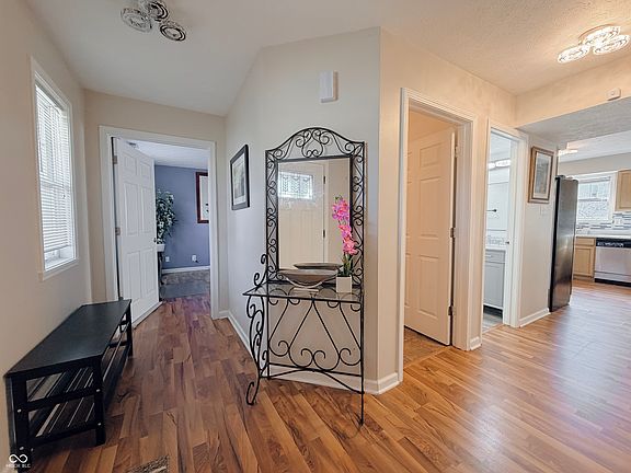 3rd image of 8607 Longspur Ct