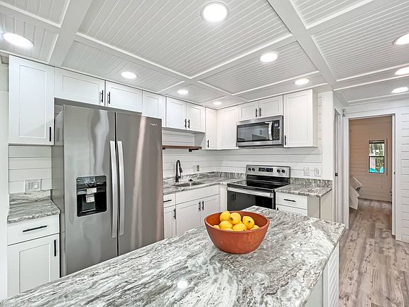 3rd image of 1119 Periwinkle Way #88