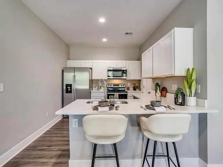 4829 N Vassar Ave — Photo 9