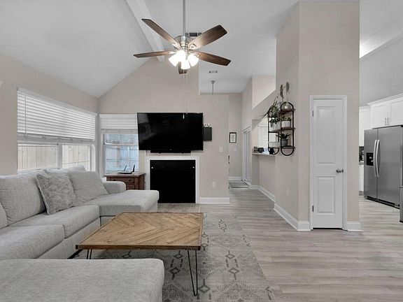5th image of 14 Kelly Way