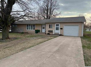 318 N Locust St, Kanawha, IA 50447