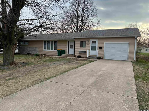 318 N Locust St, Kanawha, IA 50447