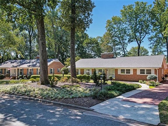3rd image of 2909 Northampton Dr