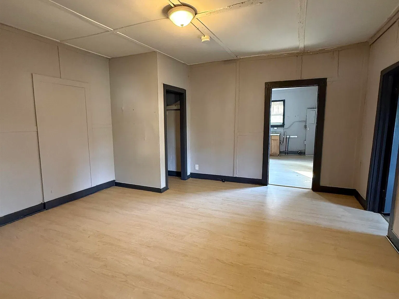 1 bed, 1.0 bath, 900 sqft, $850 — Photo 2