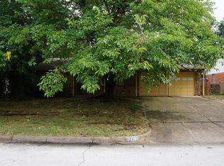 7416 Meadowcrest Dr, Fort Worth, TX 76112