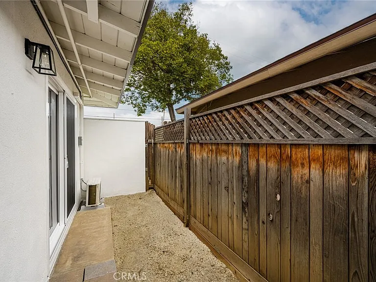 780 N Shattuck Pl — Photo 28