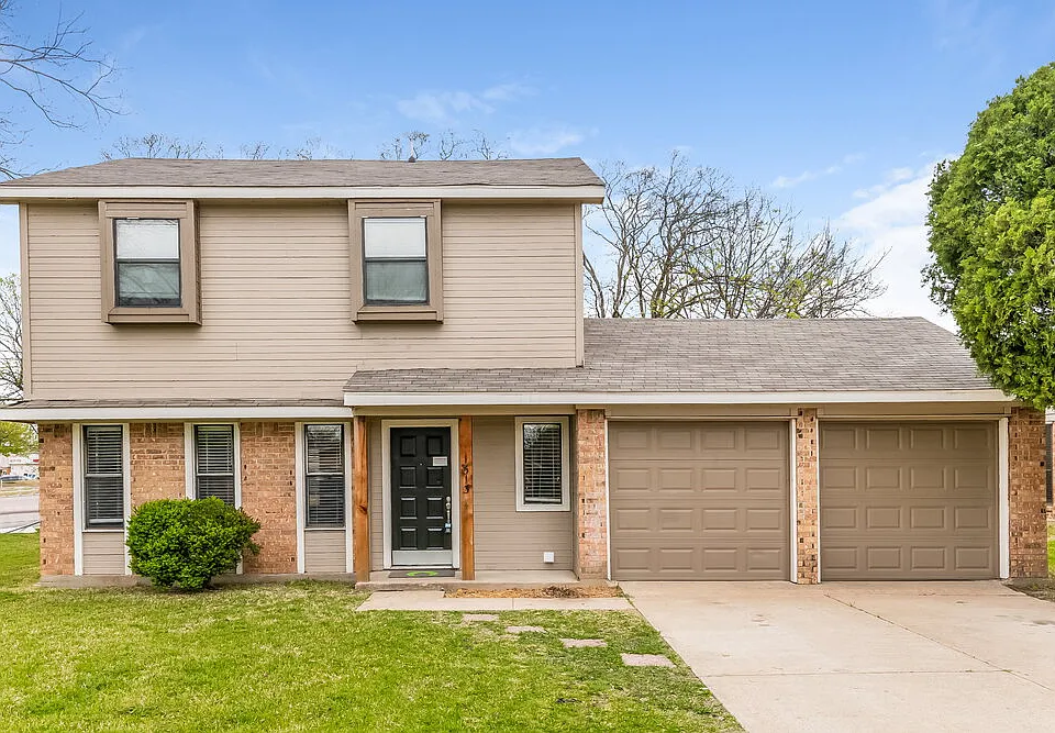 1513 Longshadow Ln