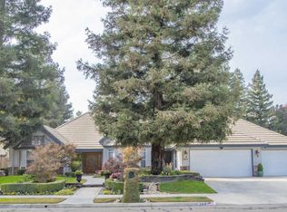2401 SE Cottonwood Cir, Visalia, CA 93277