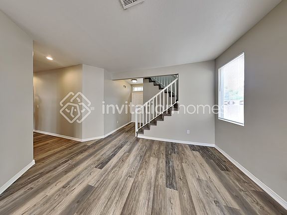 5th image of 1004 Padre Island St