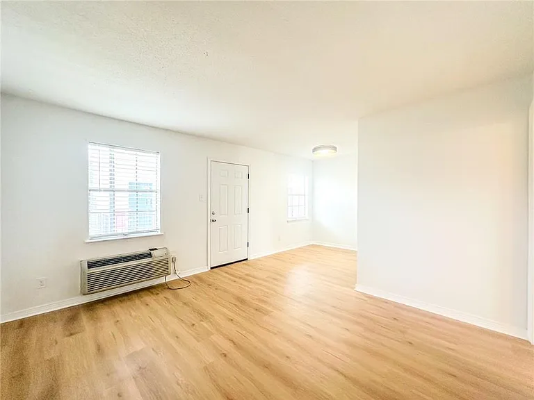 800 Martin Behrman Ave #203 — Photo 5