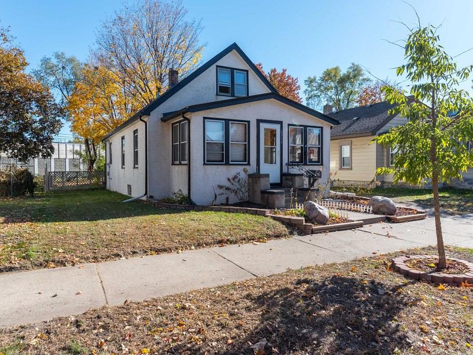 1st image of 2317 7th St NE