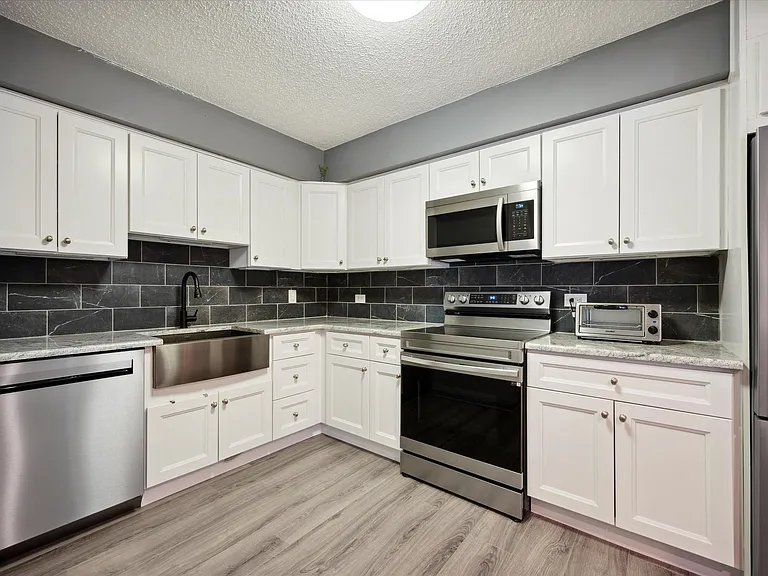 21438 Valley Forge Cir — Photo 2