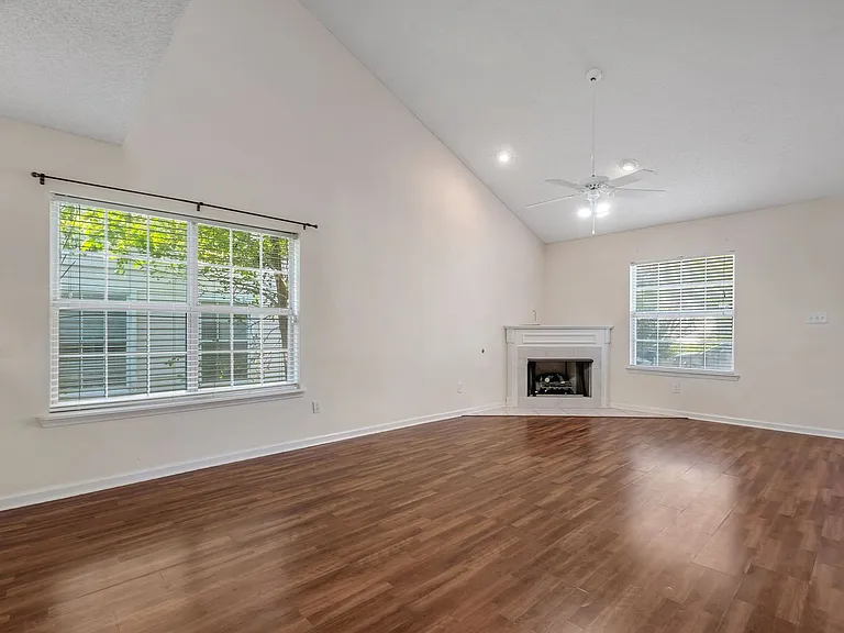 3056 Royal Palm Way — Photo 5