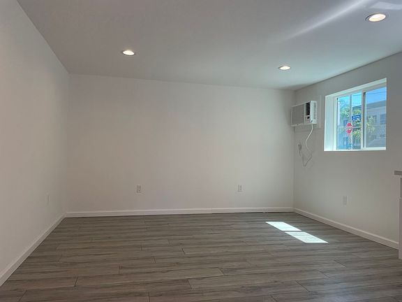 5th image of 2428 Michigan Ave #4