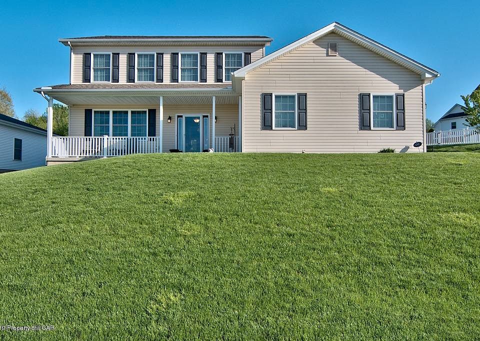 1st image of 115 Blueberry Dr