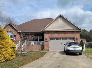 6310 Sugar Cane Ln, Thomasville, NC 27360