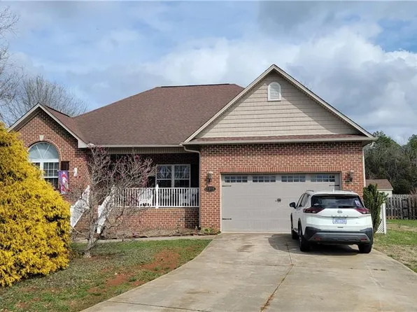 6310 Sugar Cane Ln, Thomasville, NC 27360