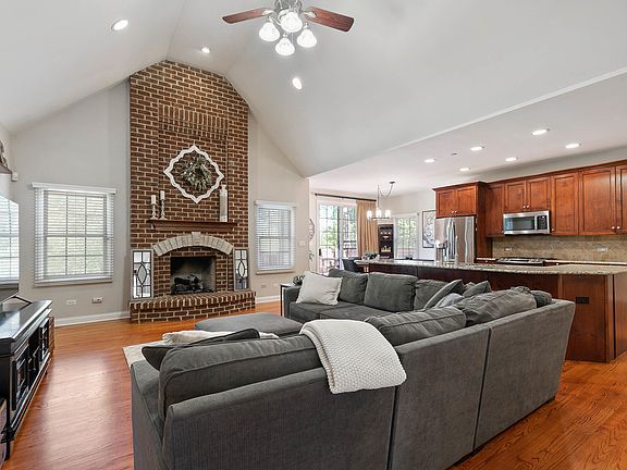 2nd image of 1041 Deer Glen Ct