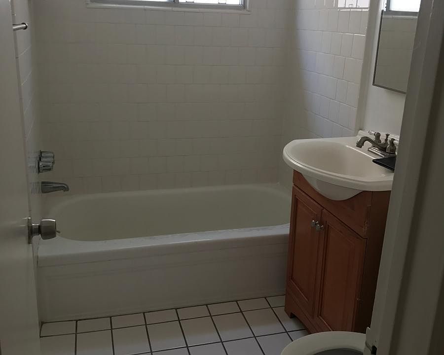 1st image of 940 Venice Blvd APT 18