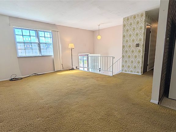 4th image of 9999 Laurel Ave