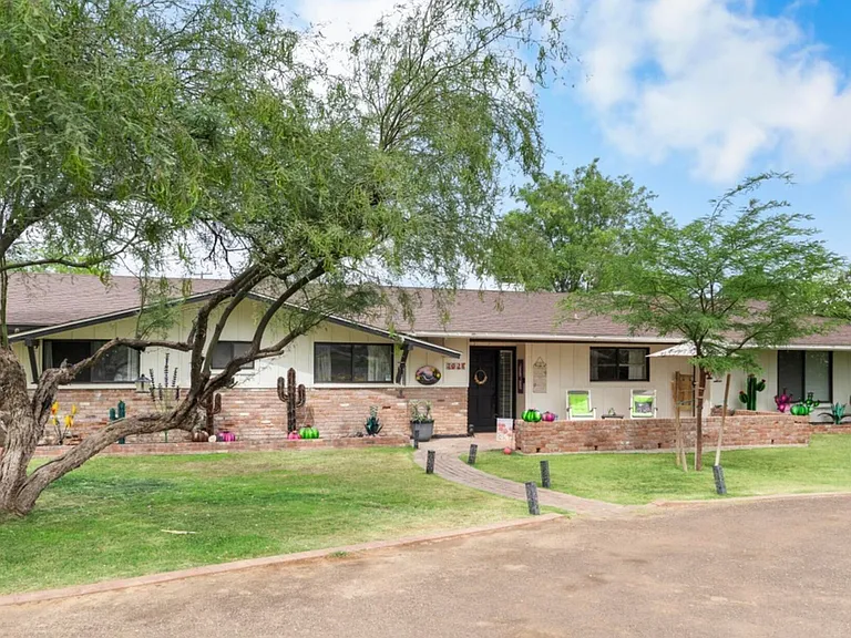 7026 E Sunnyside Dr — Photo 1