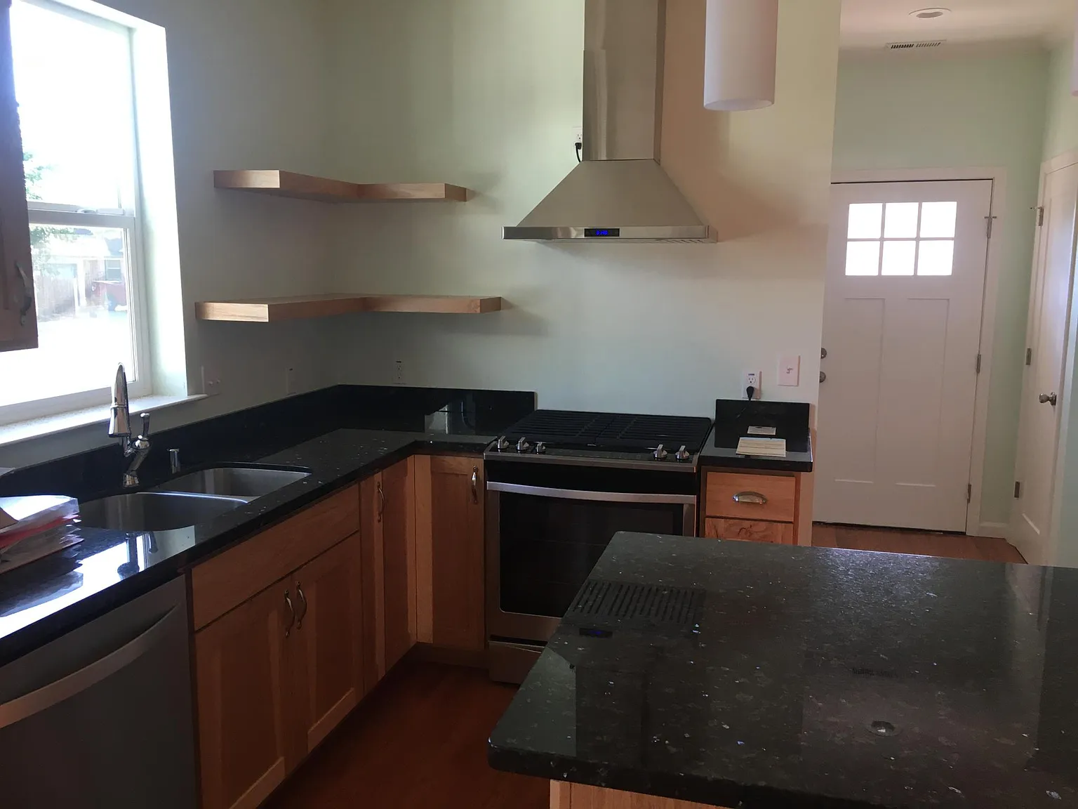 342 W Cedar St photo 1