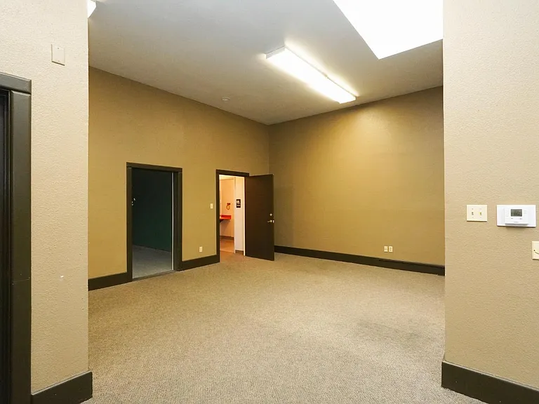 1016 N Golden State Blvd #A — Photo 10