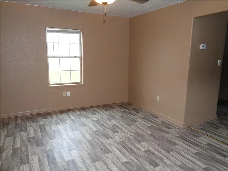 310 S Avenue D — Photo 10