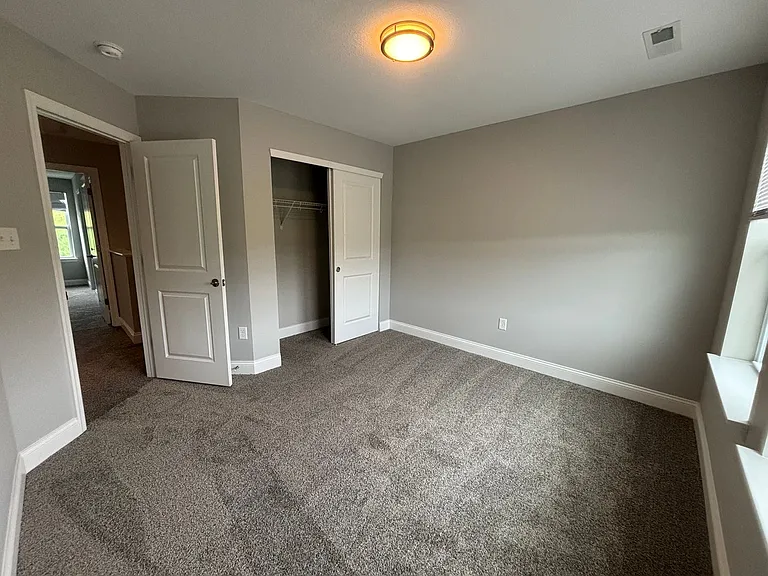 70 Hawthorne Dr — Photo 14