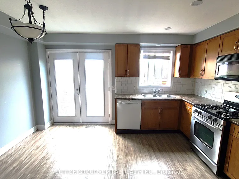25 Viking Dr #51 — Photo 2