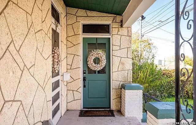 1820 E Houston St — Photo 18