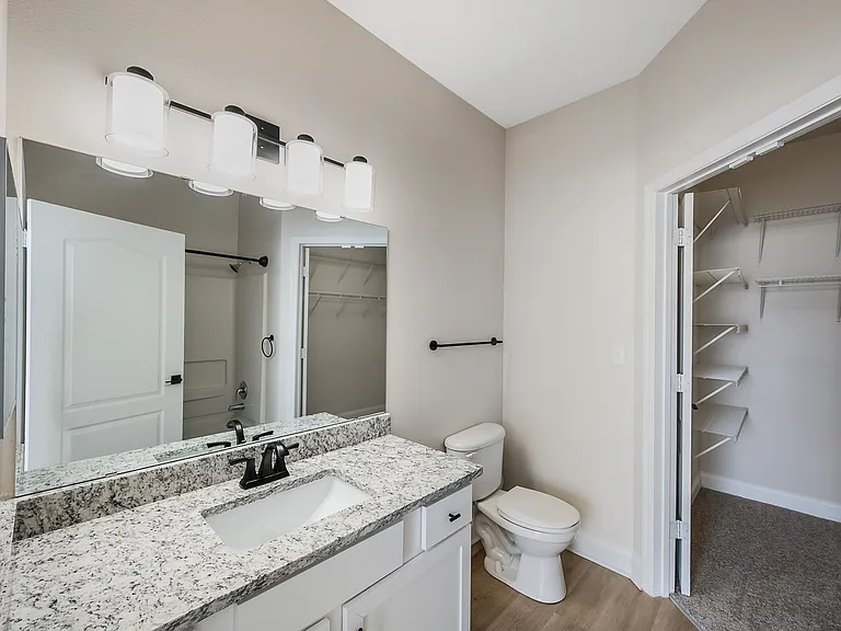 Ashbury Square Apartments — Photo 78