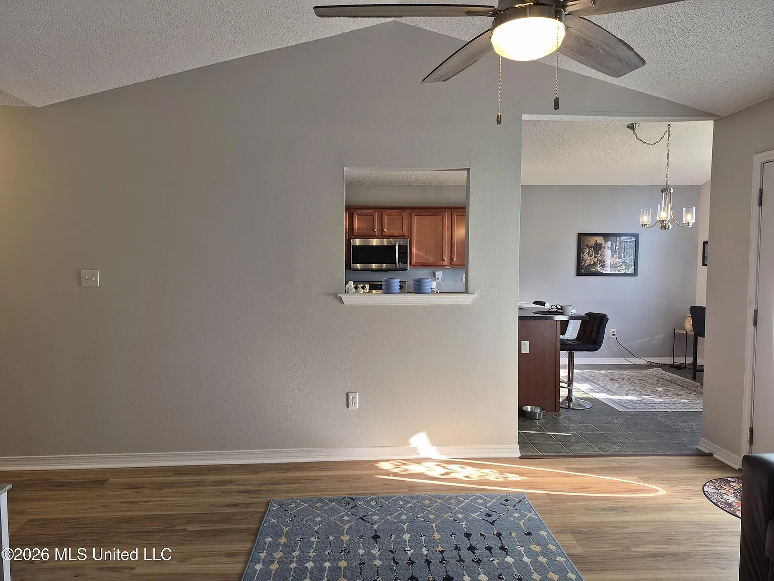 3 bed, 2.0 bath, 1244 sqft, $1,800 — Photo 4