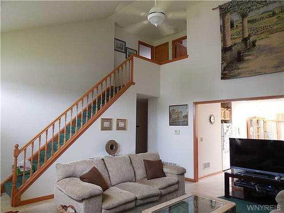 3rd image of 91 Carla Ln