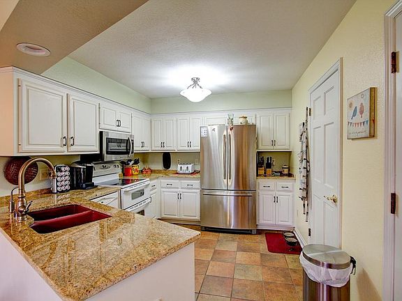 4th image of 7420 W Twin Oaks Ct #1