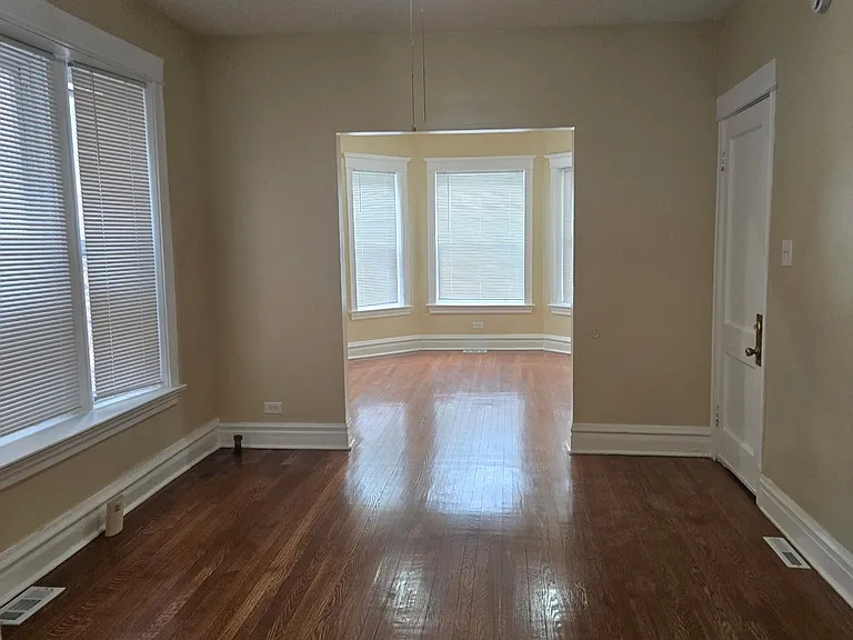 7121 S Eberhart Ave #1 — Photo 2