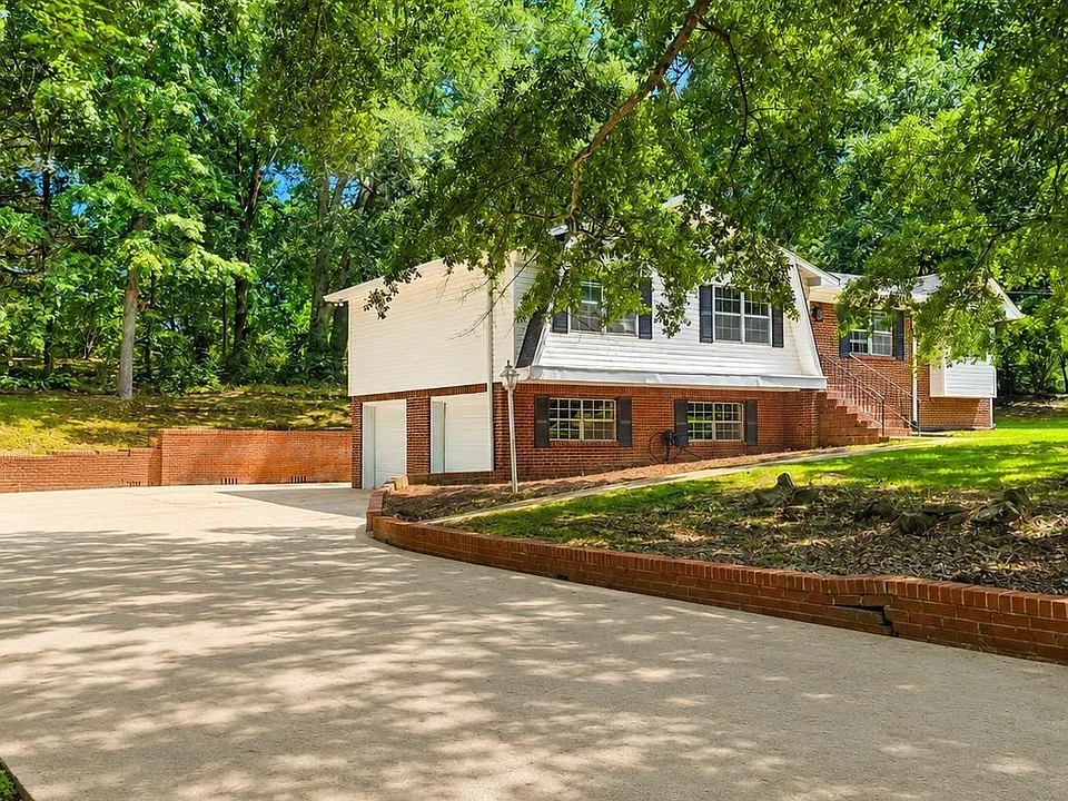 209 Oak Dr W