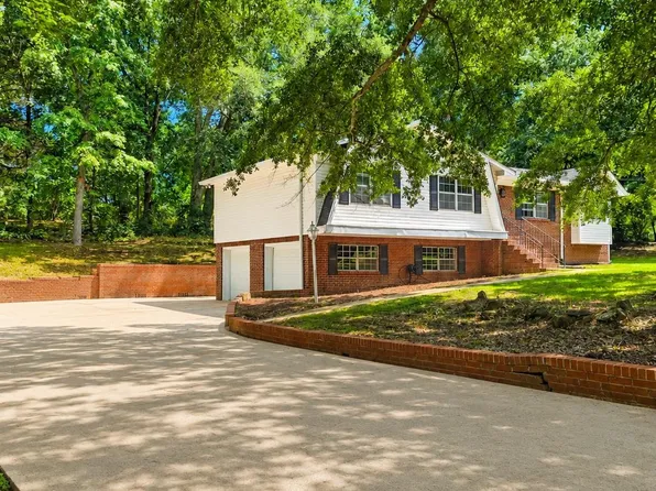 209 Oak Dr W, Trussville, AL 35173