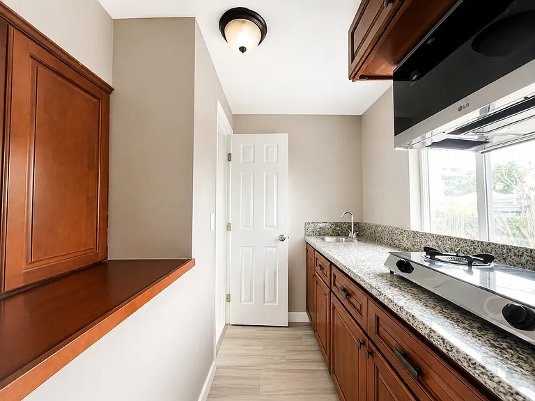 1207 E 55th St #2 — Photo 10