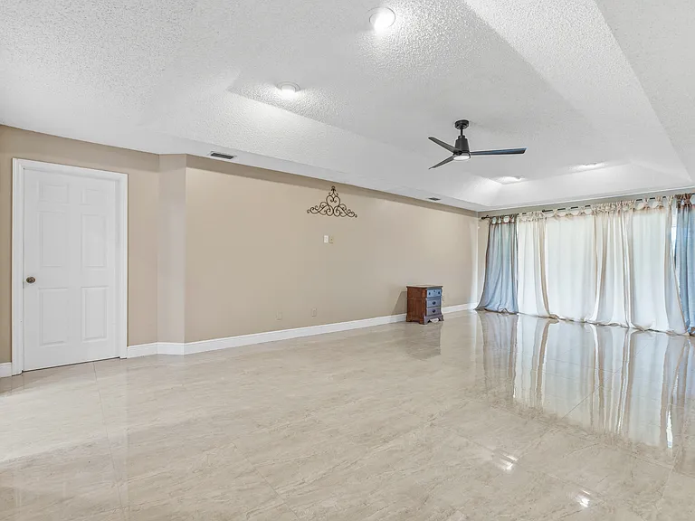 6513 Thoroughbred Loop — Photo 5