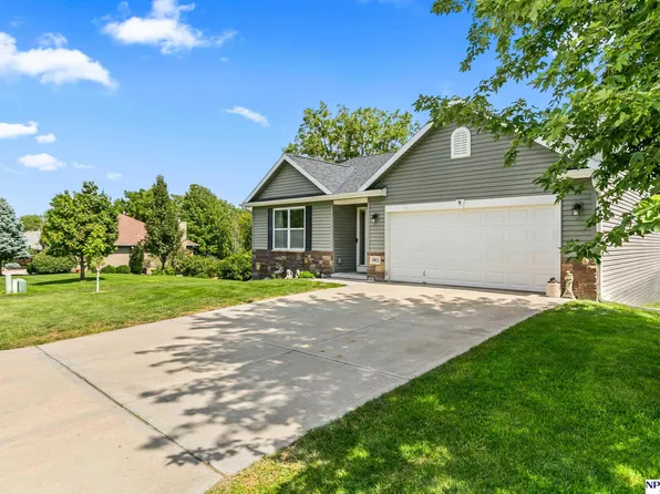 19611 Ridgeway Rd, Plattsmouth, NE 68048