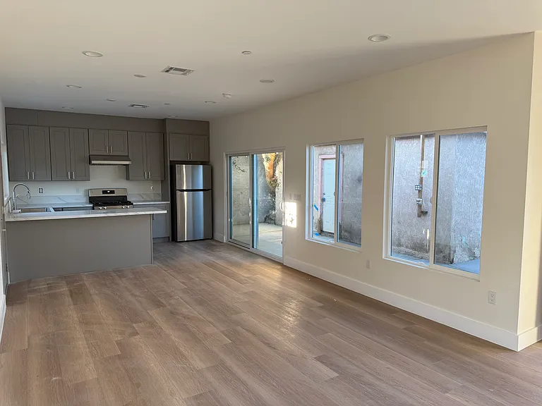 825 Bilton Way #B — Photo 9