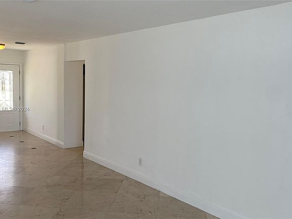 4th image of 21220 NE 25th Ct