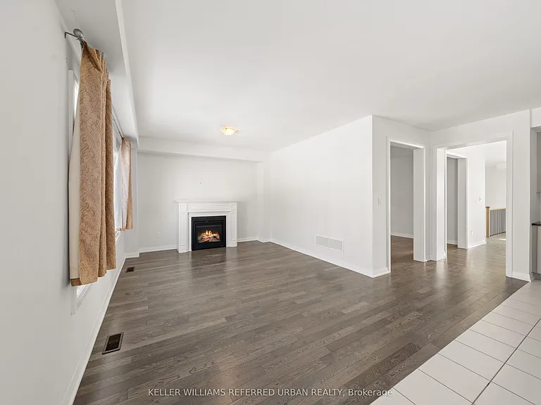 1466 Stovell Cres #MAIN UPPER — Photo 15