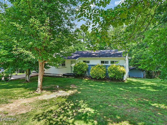 3rd image of 639 Greenwood Dr