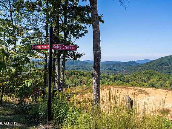 4th image of 433 Caney Creek Rd