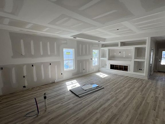 5th image of 203 Hadley St
