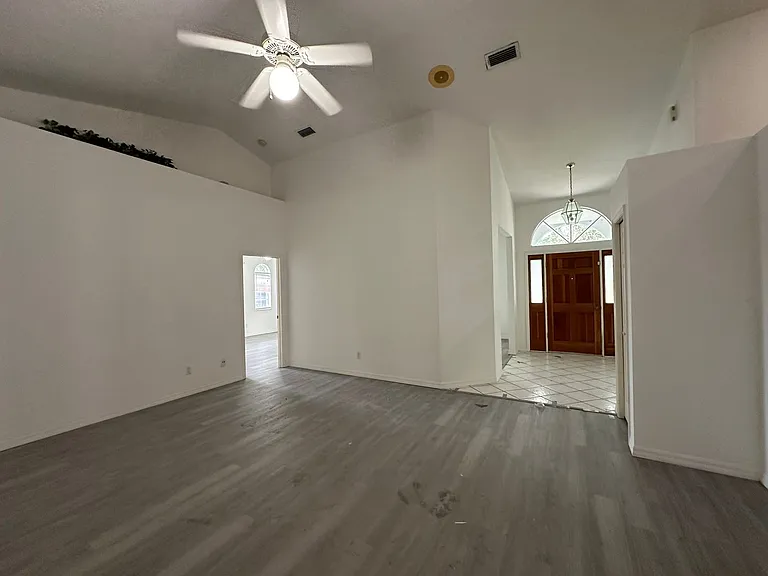 815 Nelson Ave NE — Photo 6