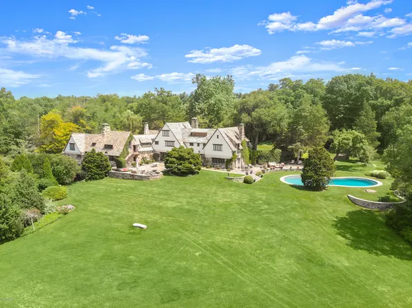 30 Round Hill Club Rd, Greenwich, CT 06831